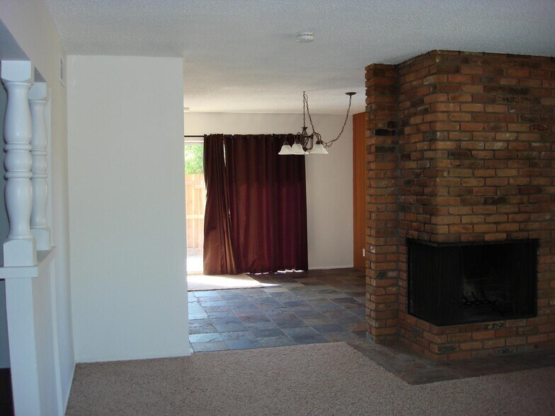 Building Photo - 4171 Mt Vernon Ave