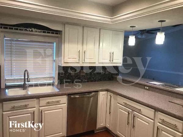 Building Photo - 17261 Oriole Rd