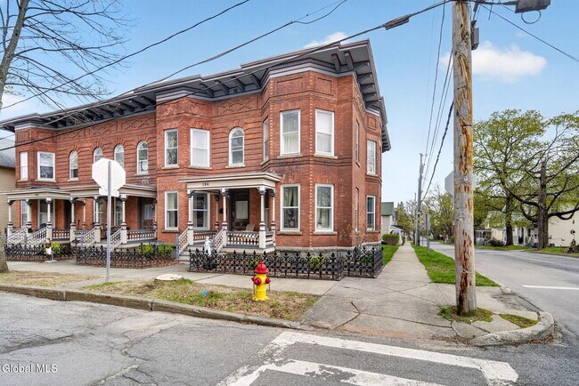 Building Photo - 194 Grand Ave