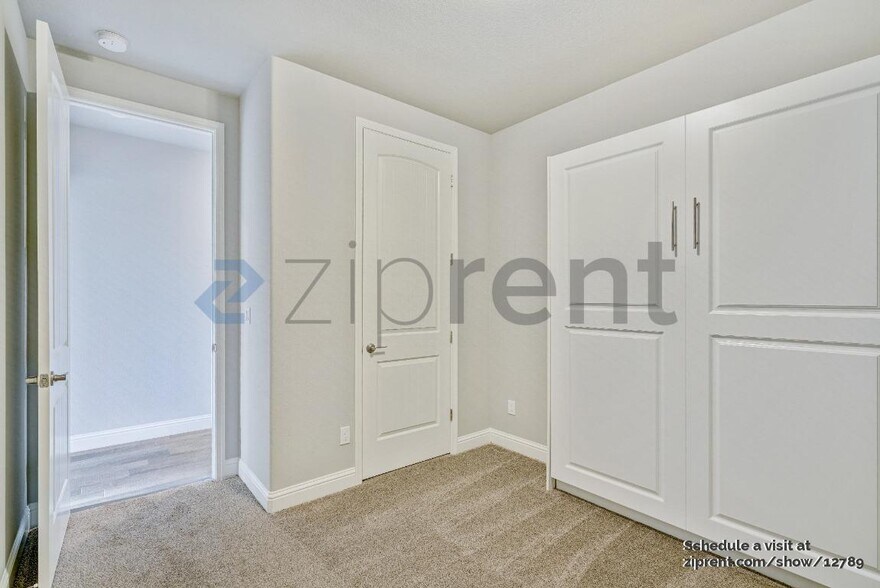 Building Photo - 1350 E Via Sentieri Dr