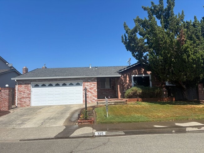 Primary Photo - Central Roseville 3 Bedroom 2 Bath, Separa...