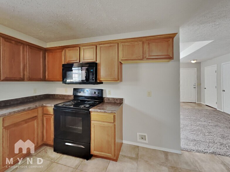 Building Photo - 615 S Mahn Ave