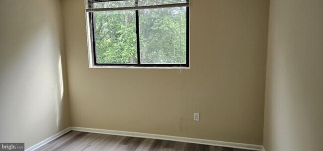 Building Photo - 10725 West Dr