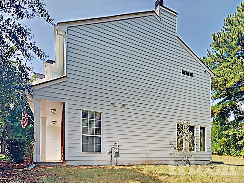 Building Photo - 9870 Rivercliff Ln