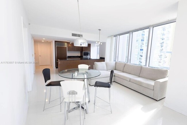 Building Photo - 475 Brickell Ave
