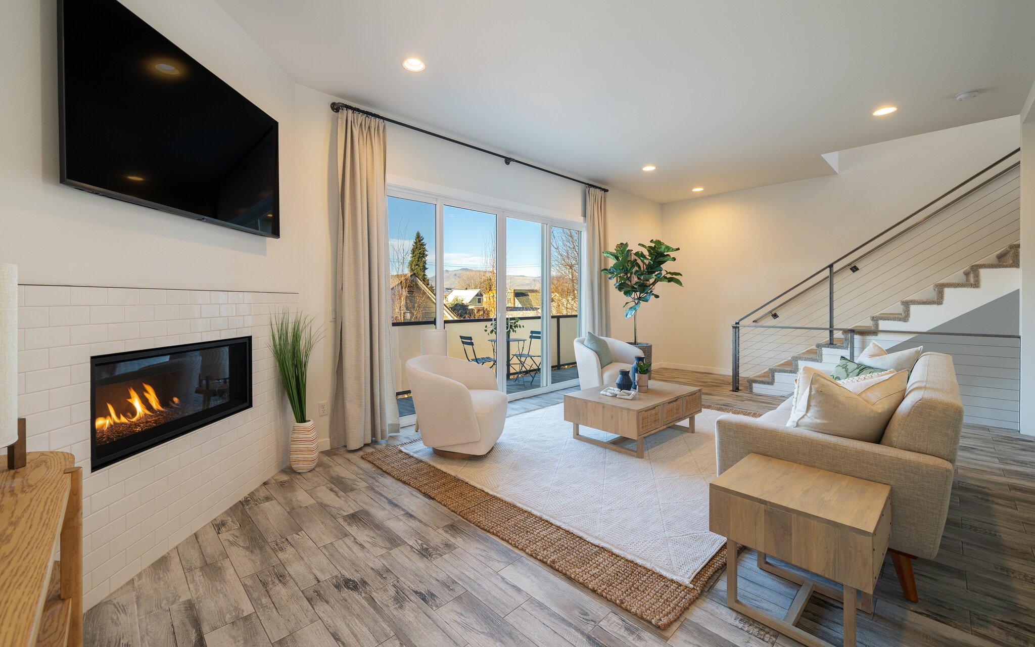 Building Photo - 823 Orondo Ave