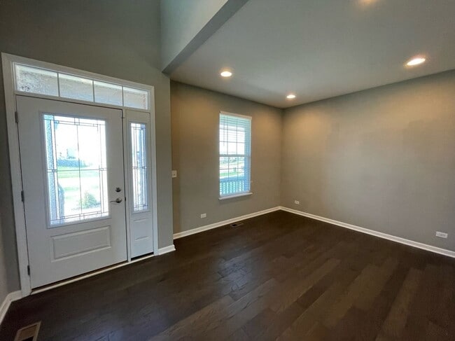 Building Photo - Single Family Home in Hoffman Estates