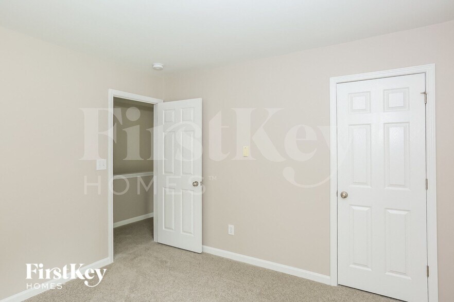 Building Photo - 1941 Summit Ridge Ln