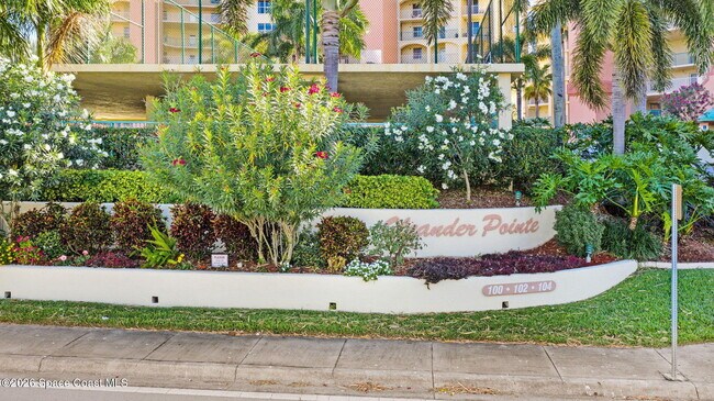 Building Photo - 102 Riverside Dr