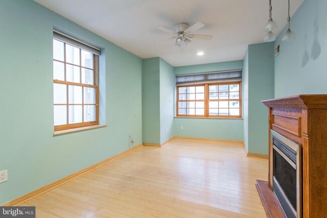 Building Photo - 4436 Sansom St