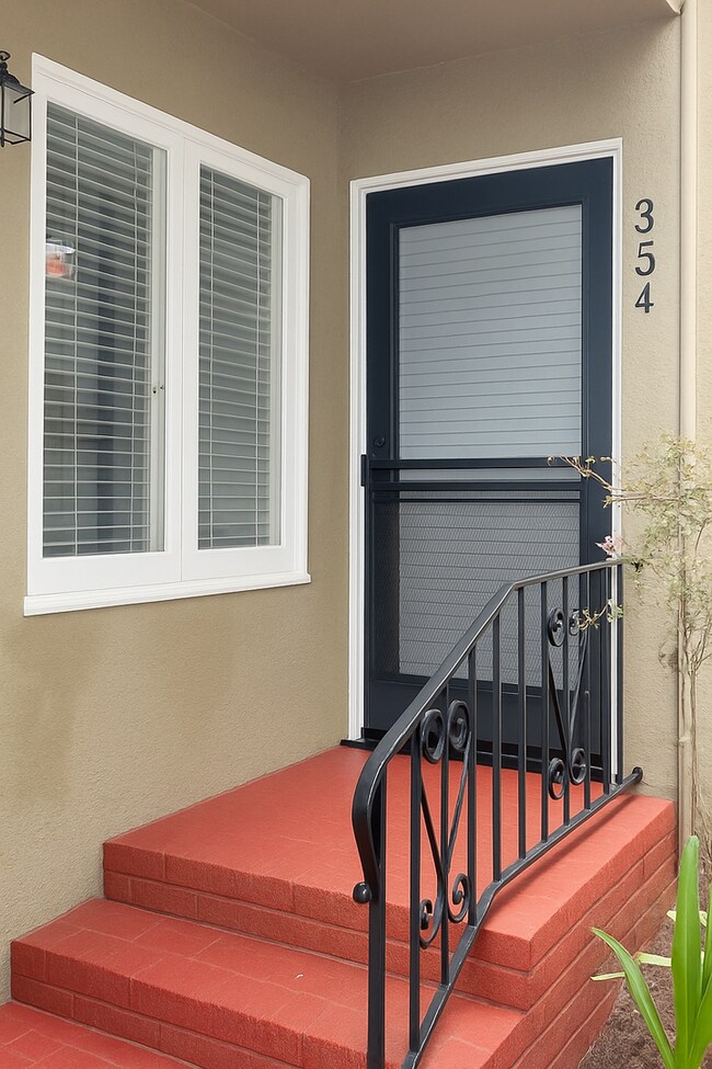 Building Photo - Renovated 1BR Steps to Windansea Beach