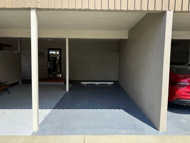 Building Photo - STUNNING, MODERN UPDATES. 2BD/1BA TIBURON ...