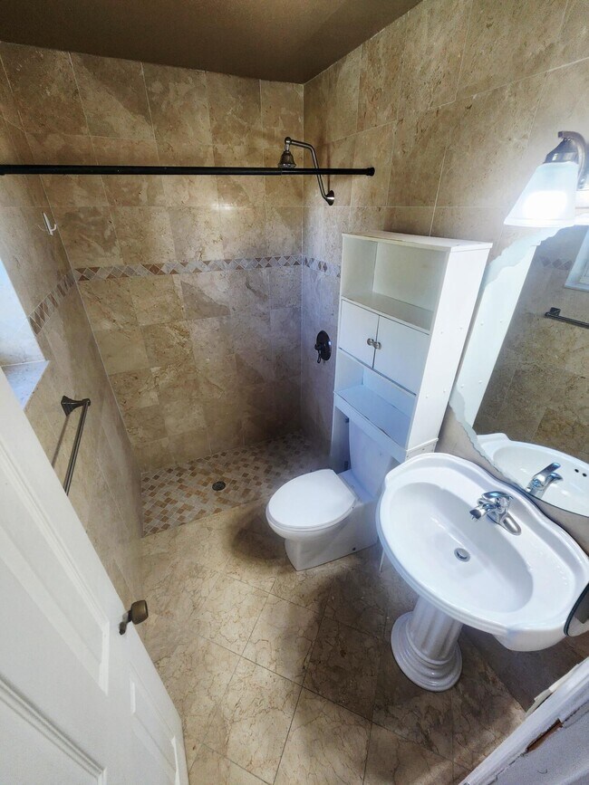 Building Photo - 19323 Carolina Cir