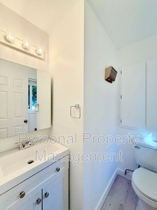 Building Photo - 7415 NE 61st Ave