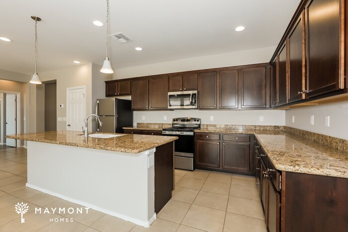 Building Photo - 22460 E Via Del Rancho Rd