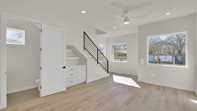 Building Photo - 6802 Montana St