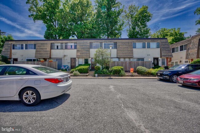 Building Photo - 7304 Park Village Ct