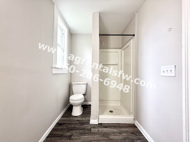Building Photo - 3 Bedroom House