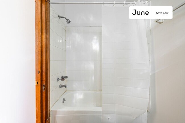 Building Photo - 3134 N Southport Ave