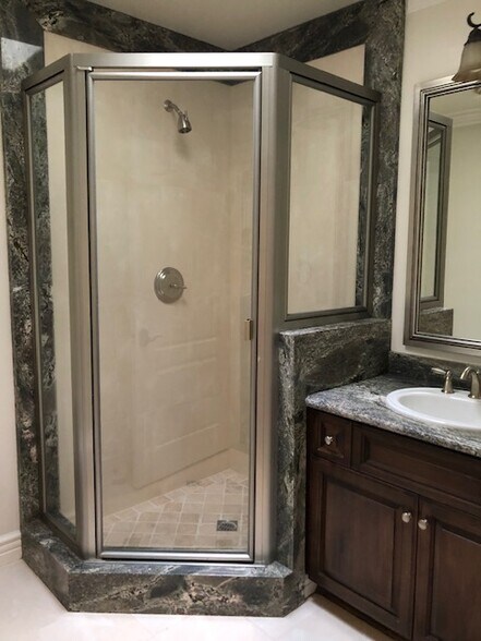 Building Photo - 11582 Moorpark St