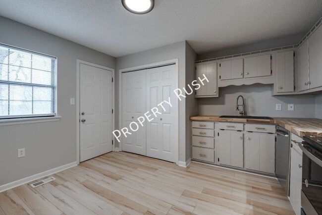 Building Photo - 340 Alpine Dr