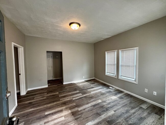 Building Photo - 3 Bed 1 Bath - Single family house, $250 Utility Credit!