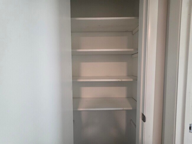 Building Photo - 5716 Woodridge Ln