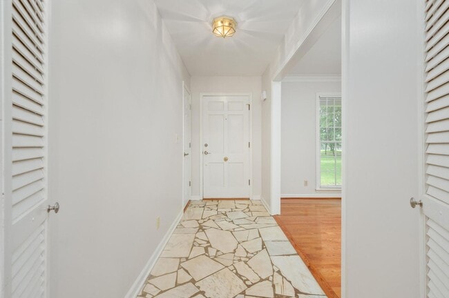 Building Photo - Beautiful Brick Ranch Home in Franklin