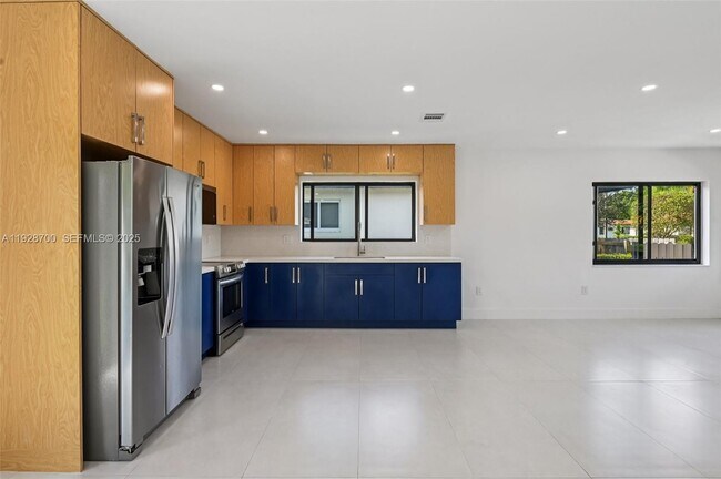 Building Photo - 5152 SW 6th St