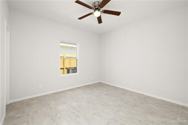Building Photo - 402 N Alexandrite Ave
