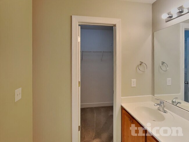 Building Photo - 947 Lavergne Ln