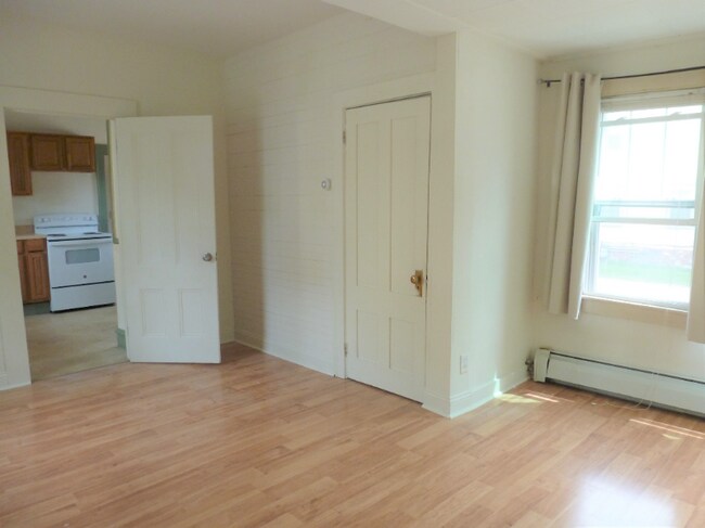 Building Photo - 111 N Winooski Ave