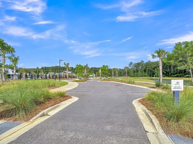 Building Photo - 3 Bedroom 2.5 Bath Located in Pine Hills in Summerville