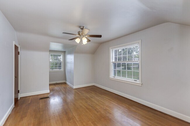 Building Photo - 915 Winston Pl