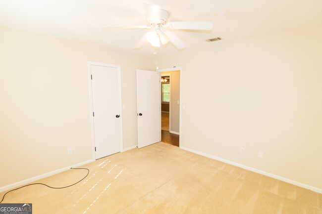 Building Photo - 105 Circle Dr