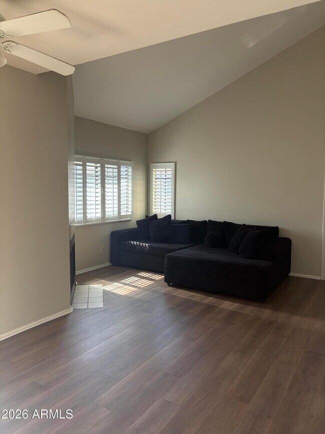 Building Photo - 930 N Mesa Dr