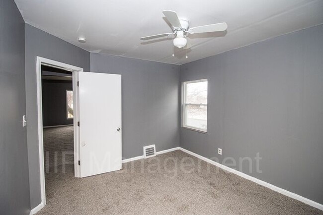 Building Photo - Lee/Harvard Area 2BR 1BA Up Unit