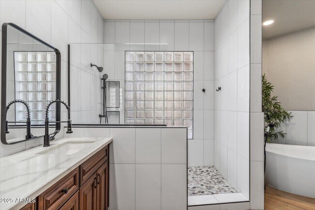 Building Photo - 10695 E Caribbean Ln