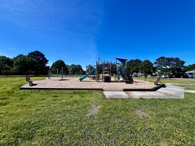 Building Photo - Charming Home in Ocean Lakes Community