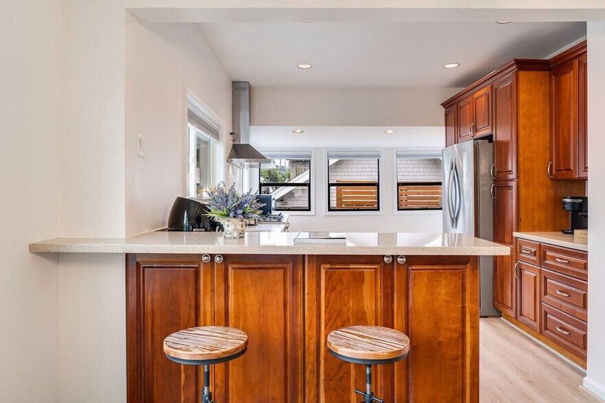 Building Photo - 715 W Wheeler St