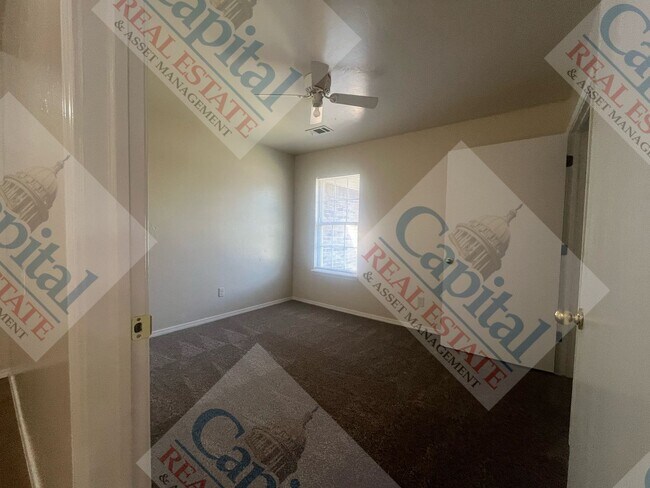 Building Photo - Beautiful 4 Bedroom