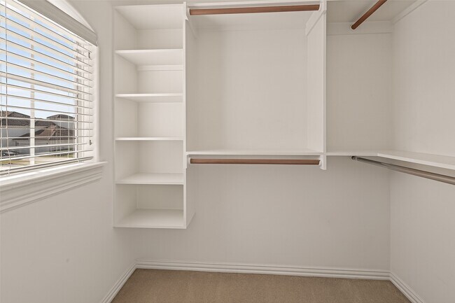 Building Photo - 2210 Bywater Dr