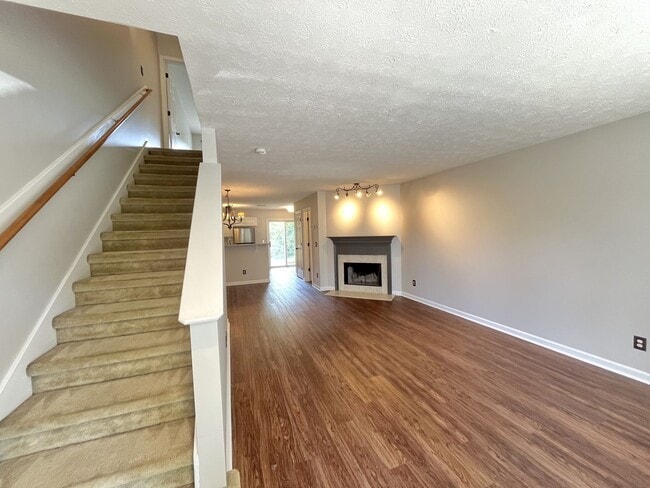 Building Photo - Townhouse in Nashboro Village!