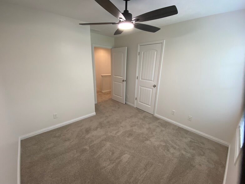 Building Photo - 6405 Autumn Valley Trce