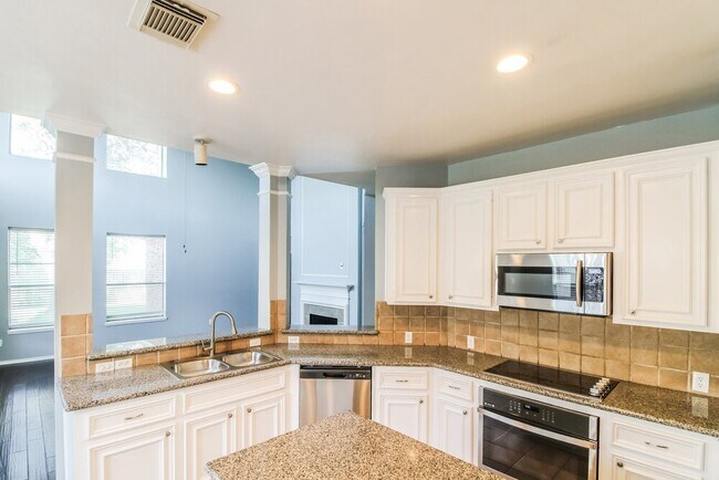 Building Photo - 2804 Creek Bend Dr