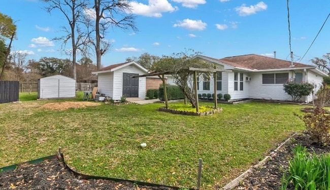 Building Photo - 108 Sparrow Way