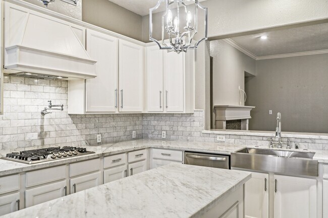 Building Photo - 2711 Wallingford Pnes