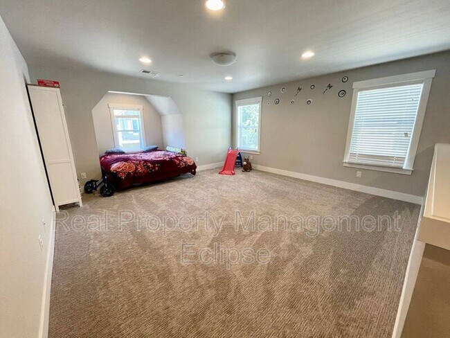 Building Photo - 22275 9th Ct SE