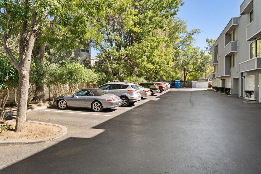 Building Photo - 906 La Barbera Dr