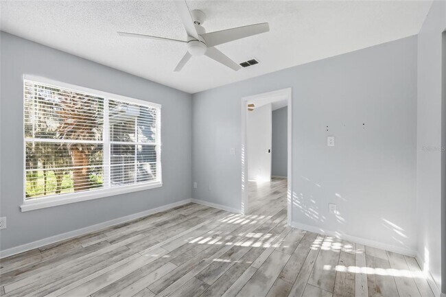 Building Photo - 2532 Grassy Point Dr